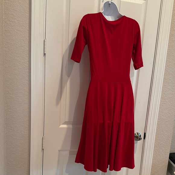 Elegant Red Dress - Picture 7 of 9